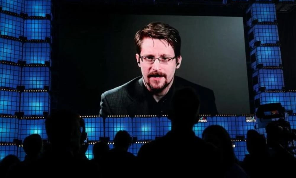Σνόουντεν: Θα υποβάλει αίτηση να αποκτήσει τη ρωσική υπηκοότητα